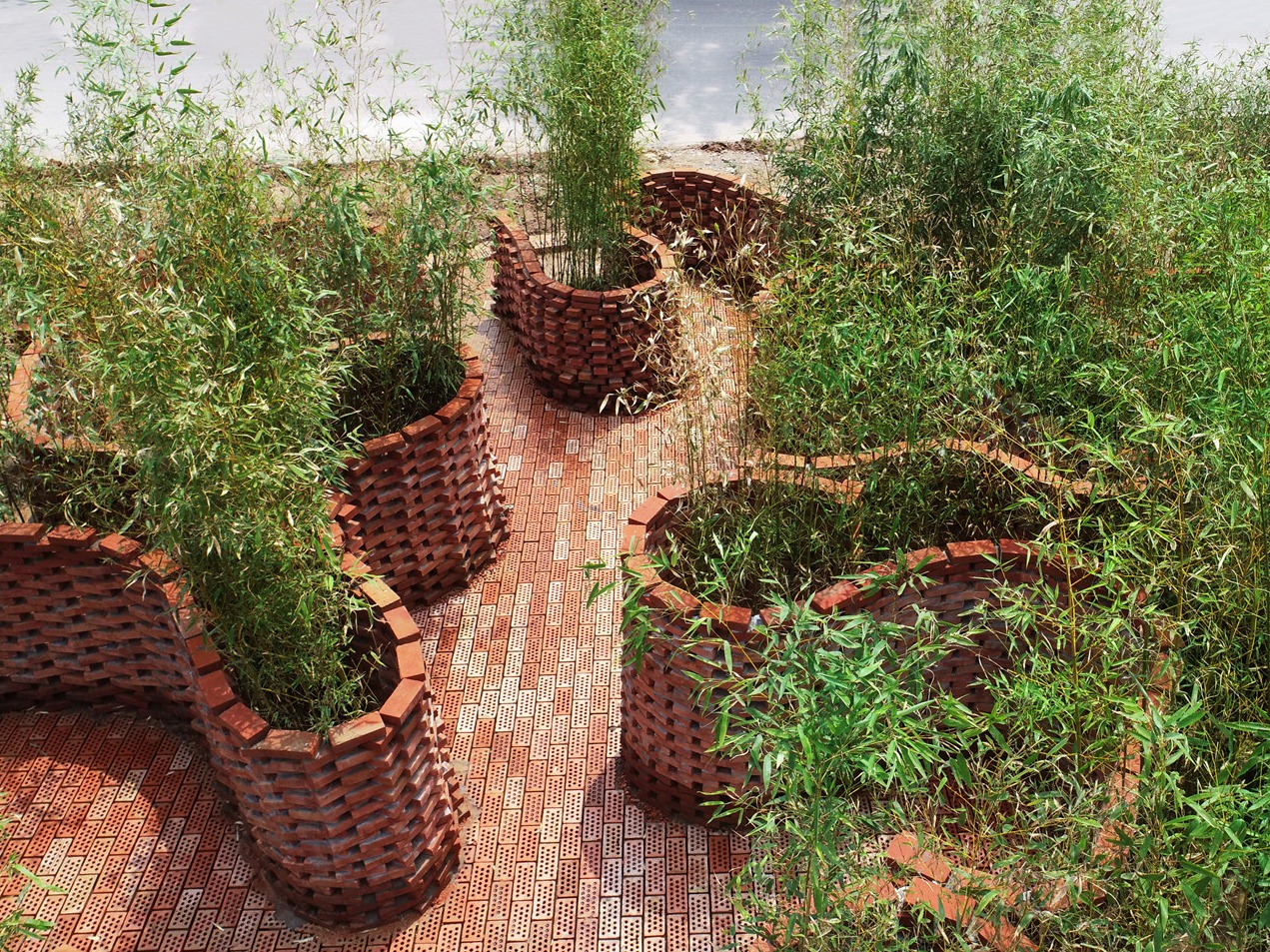 磚藝迷宮花園，世界上第一座“智能建造”的花園